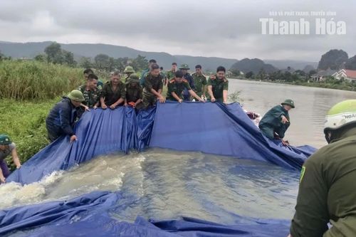 Căng mình ứng phó mưa lũ