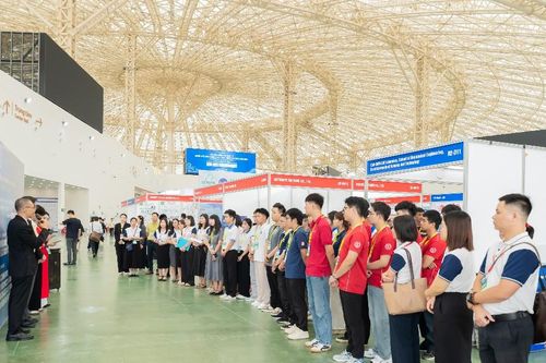 Sinh viên Việt Nam tranh tài tại cuộc thi Khuôn mẫu Việt Nam 2026