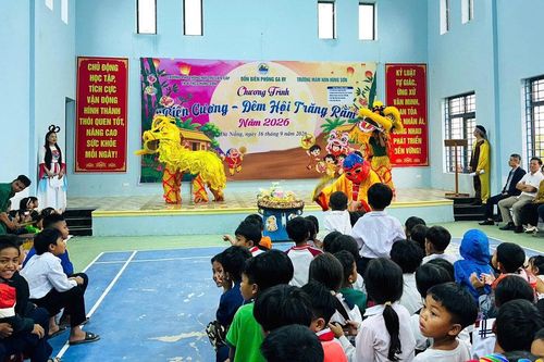 Ấm áp đêm hội trăng rằm nơi biên giới Hùng Sơn