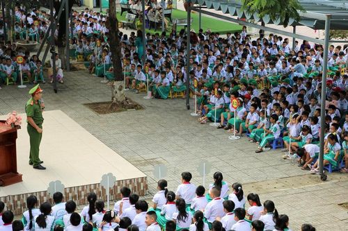 Học sinh phường Bàn Thạch hào hứng trải nghiệm kỹ năng phòng cháy, chữa cháy