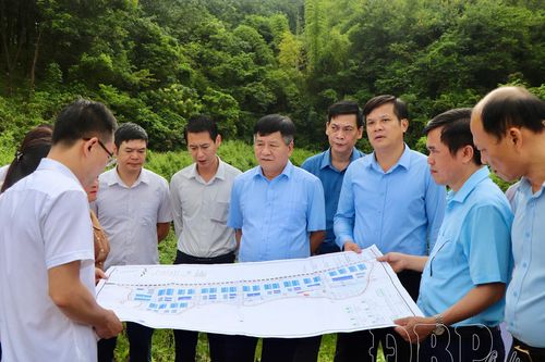 Phó Bí thư Thường trực Tỉnh ủy Lê Thành Đô kiểm tra thực địa quy hoạch khu, cụm công nghiệp