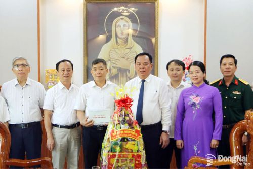 Tôn trọng quyền tự do tín ngưỡng, tôn giáo của người dân