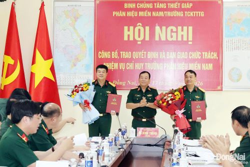 Binh chủng Tăng thiết giáp công bố các quyết định công tác cán bộ