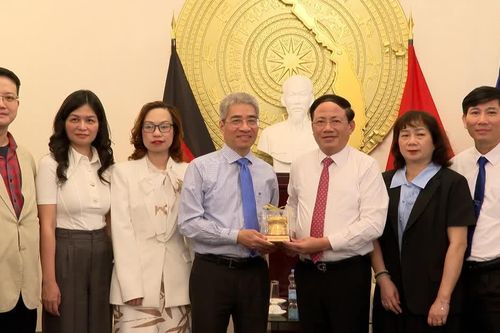 Chủ tịch UBND tỉnh Gia Lai Phạm Anh Tuấn thăm, làm việc với Đại sứ quán Việt Nam tại Cộng hòa Liên bang Đức