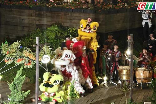 Phố núi rộn ràng không khí Trung thu