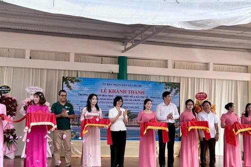 Phó Chủ tịch UBND tỉnh Nguyễn Thị Thanh Lịch dự Lễ khánh thành trường Mầm non Hoa Mai – Phân hiệu số 2, xã Chư Sê