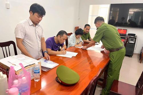Công an tỉnh Khánh Hòa bàn giao 2 đối tượng truy nã cho Công an Trung Quốc