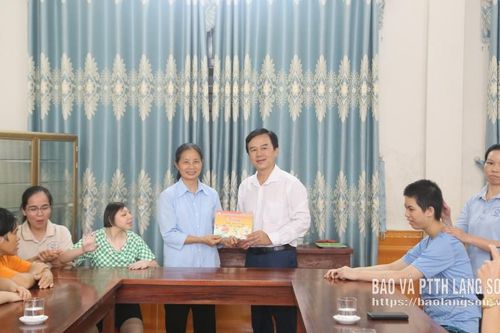 Trao hỗ trợ Mái ấm tình thương Vinh Sơn