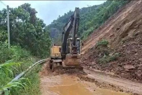 Mỏ Vàng xuất hiện 10 điểm sạt lở, sụt lún do mưa lớn