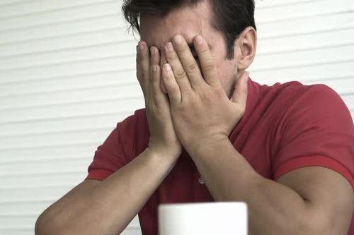 Làm thế nào để hạn chế xu hướng giao dịch theo cảm xúc?
