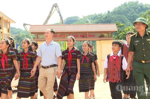Mở lối cho giáo dục vùng khó