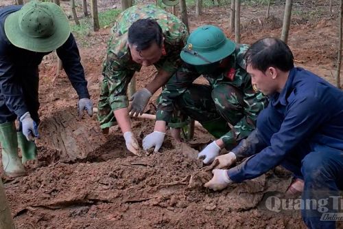 Tìm thấy, cất bốc thêm 1 hài cốt liệt sĩ tại bản Bãi Dinh