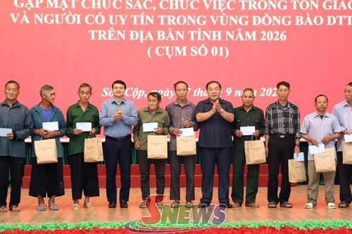 Gặp mặt chức sắc tôn giáo và người có uy tín