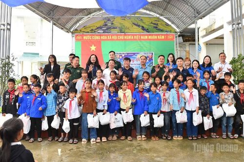 Chương trình Trung thu yêu thương năm 2026 tại xã Bản Máy