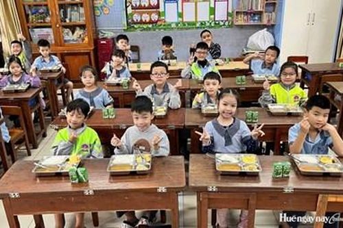 Thuận Hóa bảo đảm an toàn thực phẩm, giảm áp lực hành chính trong trường học