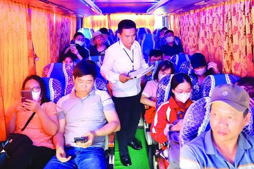 Lái xe kinh doanh vận tải 'học để hành nghề'