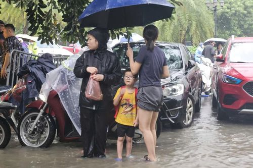 Hà Nội yêu cầu trường học linh hoạt dạy học khi mưa lớn