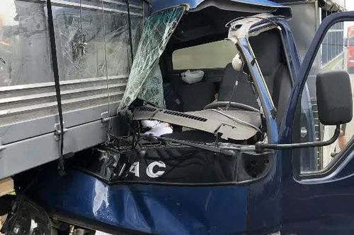 Đắk Lắk: Xe tập lái va chạm ô tô tải, giáo viên dạy lái tử vong