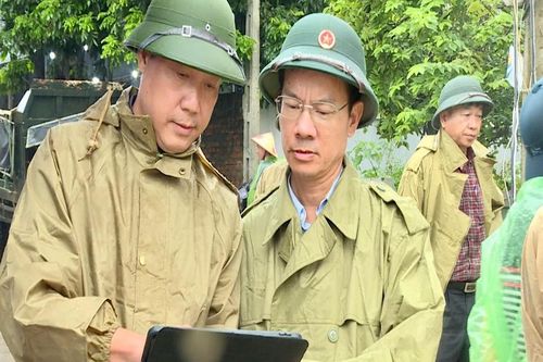 Lãnh đạo Hà Nội yêu cầu bảo đảm tuyệt đối an toàn cho người dân vùng ngập lụt
