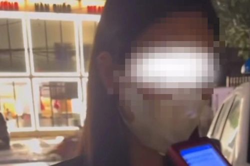 Bắc Ninh: Đeo khẩu trang thổi nồng độ cồn, nữ tài xế vẫn vi phạm kịch khung