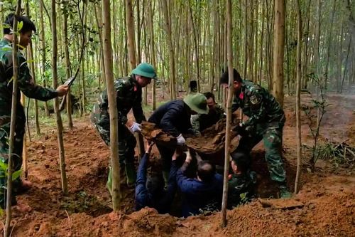 Quảng Trị: Tìm thấy, cất bốc thêm một hài cốt liệt sĩ tại bản Bãi Dinh