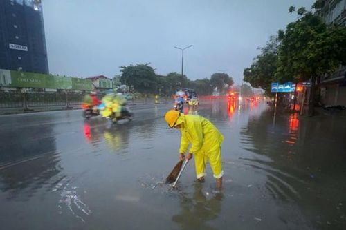 Hà Nội: Nhiều trường đại học chuyển sang học trực tuyến, hoãn thi do mưa lớn