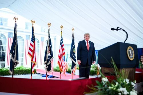 Ông Trump dọa áp thuế nặng sau khi EU mời Canada làm 'thành viên liên kết'