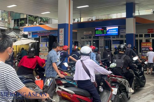 Xăng E10 lên hơn 25.000 đồng/lít, dầu diesel lên gần 30.000 đồng/lít