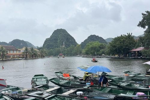 Ninh Bình điều chỉnh nhiều hoạt động du lịch do mưa lũ