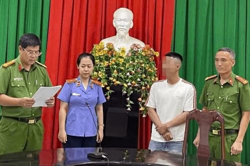 Người đàn ông bị khởi tố sau khi gửi clip nhạy cảm cho người yêu cũ
