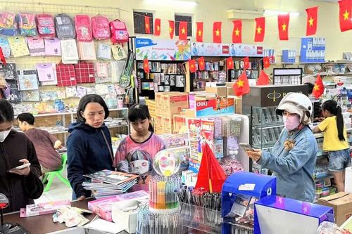 TP Huế gấp rút cung ứng đủ sách giáo khoa còn thiếu cho học sinh