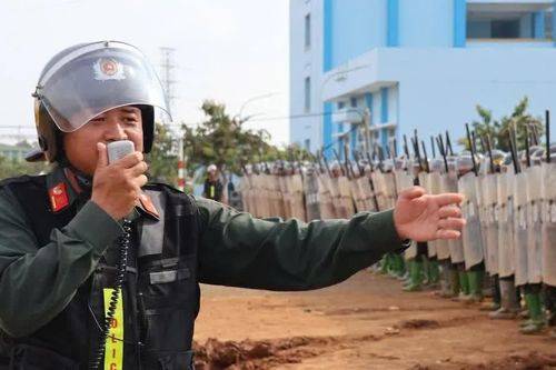 Cảnh sát cơ động diễn tập, bảo vệ bình yên buôn làng nơi đại ngàn Tây Nguyên