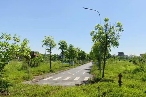 Đất nền được rao cắt lỗ sâu