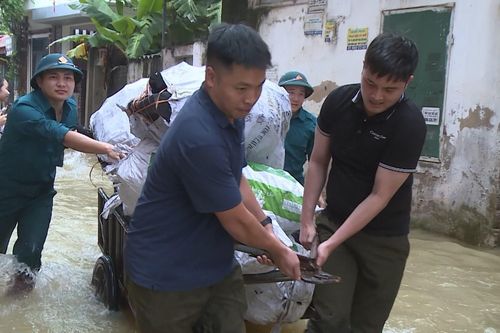 Xã Vân Đình kịp thời hỗ trợ người dân di dời tài sản
