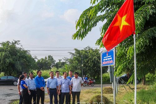 Phó Bí thư Tỉnh uỷ Hồ Thanh Thuỷ khảo sát, khánh thành công trình dân sinh ở cơ sở
