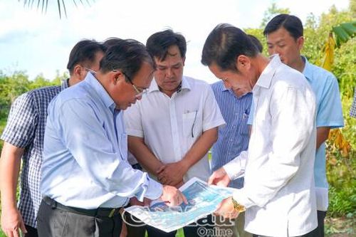 Rà soát nhu cầu đầu tư giáo dục, y tế tại xã Tân Hưng và Năm Căn