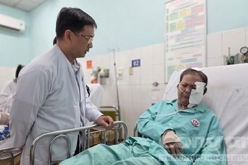Phó Chủ tịch UBND TPHCM thăm hỏi, động viên nạn nhân vụ cháy nhà ở phường Chợ Lớn