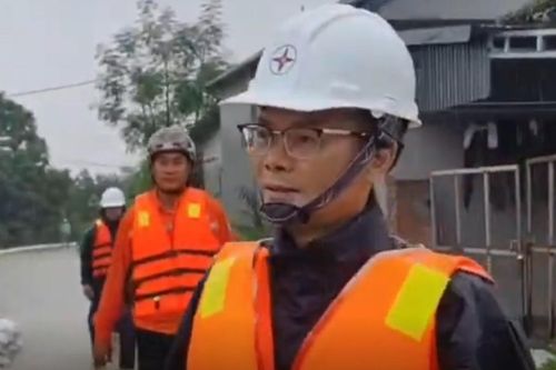 Đội quản lý điện Xuân Mai căng sức trong mưa bão, đảm bảo tuyệt đối an toàn điện khu vực
