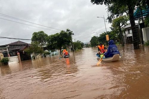 Mưa lớn làm hơn 1.000 ha lúa, hoa màu hư hỏng, gần 1.000 hộ dân phải sơ tán