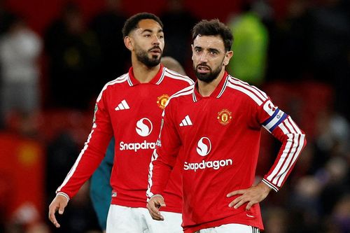 Dẫn 2-0 trong 10 phút, Man Utd thua ngược Brighton 2-3