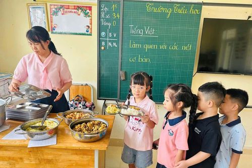 Hiệu trưởng ở Quảng Trị gửi thư mời phụ huynh kiểm tra bữa ăn bán trú