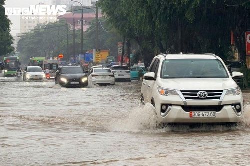 Kỹ năng điều khiển và kiểm tra ô tô khi qua vùng ngập nước