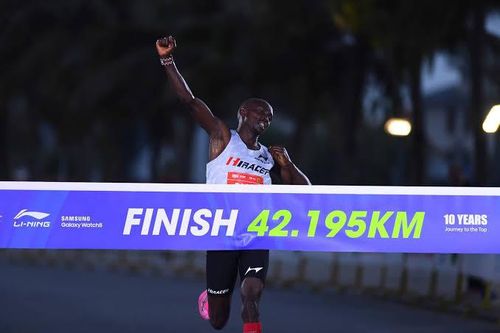Vì sao đường chạy marathon lại dài 42,195km?