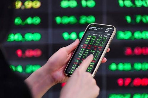 VN-Index tăng gần 13 điểm sau tin Fed nâng lãi suất