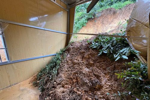 Vết nứt trên đồi kéo dài 300m, 78 hộ dân ở Lâm Đồng phải di dời
