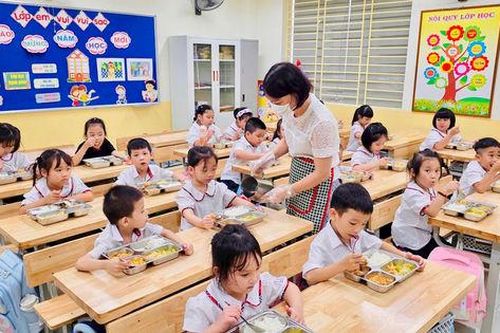 Bữa ăn bán trú: Không chỉ an toàn mà phải đủ chất, phù hợp lứa tuổi
