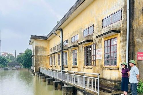 Xã Ứng Hòa ứng phó lũ cấp II trên sông Nhuệ