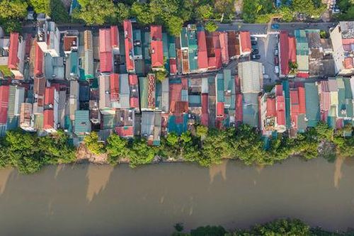 Chủ tịch UBND thành phố Hà Nội chỉ đạo làm rõ tình trạng lều lán, nhà xưởng 'mọc' sát hành lang thoát lũ sông Nhuệ