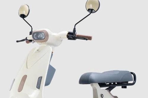 Trải nghiệm xe máy điện đi tới 90km/1 lần sạc, động cơ công suất 1.400W, giá chỉ 15,5 triệu đồng