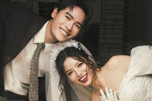 Nữ diễn viên 'Mưa đỏ' mặc váy cưới, danh tính chú rể khiến fan bất ngờ